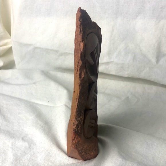 Shona Red Stone Parent & Children Sculpture - Picture 4 of 10